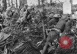 Standbild 2 Infanterie Division Missy-Aux-Bois Frankreich, 1918, aus Sekunde 15 historischem Filmmaterial Videoclip 65675044463