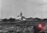 Image Français ville bombardée Rambucourt France, 1918, de la seconde 36 séquences d'archives historiques vidéo 65675044468