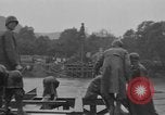 Standbild USA Soldaten Arnaville Frankreich, 1944, aus Sekunde 23 historischem Filmmaterial Videoclip 65675044491