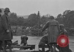 Standbild USA Soldaten Arnaville Frankreich, 1944, aus Sekunde 25 historischem Filmmaterial Videoclip 65675044491
