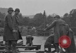 Standbild USA Soldaten Arnaville Frankreich, 1944, aus Sekunde 27 historischem Filmmaterial Videoclip 65675044491