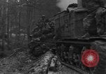 Standbild USA Soldaten Hurtgen Deutschland, 1944, aus Sekunde 3 historischem Filmmaterial Videoclip 65675044496