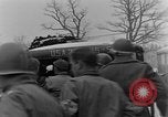 Standbild deutsche Oberstleutnant Freiherr Friedrich August von der Heydte Monschau Deutschland, 1944, aus Sekunde 21 historischem Filmmaterial Videoclip 65675044509