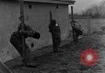 Standbild Ausführung von deutschen Spionen Belgien, 1944, aus Sekunde 59 historischem Filmmaterial Videoclip 65675044510