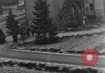 Standbild Bestattung der Opfer Stavelot Belgien, 1944, aus Sekunde 7 historischem Filmmaterial Videoclip 65675044511