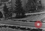 Standbild Bestattung der Opfer Stavelot Belgien, 1944, aus Sekunde 9 historischem Filmmaterial Videoclip 65675044511