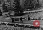 Standbild Bestattung der Opfer Stavelot Belgien, 1944, aus Sekunde 18 historischem Filmmaterial Videoclip 65675044511