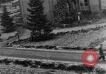 Standbild Bestattung der Opfer Stavelot Belgien, 1944, aus Sekunde 23 historischem Filmmaterial Videoclip 65675044511