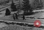 Standbild Bestattung der Opfer Stavelot Belgien, 1944, aus Sekunde 43 historischem Filmmaterial Videoclip 65675044511