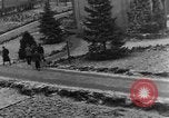Standbild Bestattung der Opfer Stavelot Belgien, 1944, aus Sekunde 47 historischem Filmmaterial Videoclip 65675044511