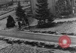 Standbild Bestattung der Opfer Stavelot Belgien, 1944, aus Sekunde 49 historischem Filmmaterial Videoclip 65675044511