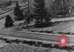 Standbild Bestattung der Opfer Stavelot Belgien, 1944, aus Sekunde 51 historischem Filmmaterial Videoclip 65675044511