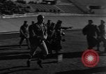 Standbild Soldaten jubeln Marseille Frankreich, 1945, aus Sekunde 11 historischem Filmmaterial Videoclip 65675044512