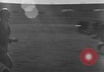 Standbild Soldaten jubeln Marseille Frankreich, 1945, aus Sekunde 12 historischem Filmmaterial Videoclip 65675044512