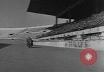 Standbild Soldaten jubeln Marseille Frankreich, 1945, aus Sekunde 51 historischem Filmmaterial Videoclip 65675044512