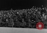 Standbild Soldaten jubeln Marseille Frankreich, 1945, aus Sekunde 58 historischem Filmmaterial Videoclip 65675044512