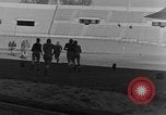 Standbild Soldaten als Publikum Marseille Frankreich, 1945, aus Sekunde 6 historischem Filmmaterial Videoclip 65675044514