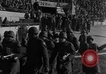 Standbild Soldaten als Publikum Marseille Frankreich, 1945, aus Sekunde 27 historischem Filmmaterial Videoclip 65675044514