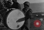Standbild Soldaten als Publikum Marseille Frankreich, 1945, aus Sekunde 31 historischem Filmmaterial Videoclip 65675044514