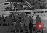 Standbild Soldaten als Publikum Marseille Frankreich, 1945, aus Sekunde 36 historischem Filmmaterial Videoclip 65675044514