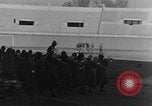 Standbild Soldaten als Publikum Marseille Frankreich, 1945, aus Sekunde 41 historischem Filmmaterial Videoclip 65675044514