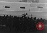 Standbild Soldaten als Publikum Marseille Frankreich, 1945, aus Sekunde 42 historischem Filmmaterial Videoclip 65675044514