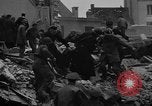 Standbild V-2 Rakete Streik in Antwerpen Belgien, 1944, aus Sekunde 13 historischem Filmmaterial Videoclip 65675044522