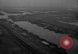 Standbild V-2 Rakete Streik in Antwerpen Belgien, 1944, aus Sekunde 21 historischem Filmmaterial Videoclip 65675044522