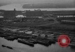 Standbild V-2 Rakete Streik in Antwerpen Belgien, 1944, aus Sekunde 27 historischem Filmmaterial Videoclip 65675044522