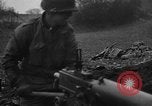 Standbild American 30 Infanterie Division setzt Verteidigung in Holz Stavelot Belgien, 1944, aus Sekunde 12 historischem Filmmaterial Videoclip 65675044524