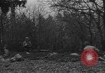 Standbild American 30 Infanterie Division setzt Verteidigung in Holz Stavelot Belgien, 1944, aus Sekunde 18 historischem Filmmaterial Videoclip 65675044524