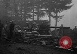 Standbild American 30 Infanterie Division setzt Verteidigung in Holz Stavelot Belgien, 1944, aus Sekunde 27 historischem Filmmaterial Videoclip 65675044524