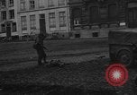 Standbild American 30 Infanterie Division setzt Verteidigung in Holz Stavelot Belgien, 1944, aus Sekunde 32 historischem Filmmaterial Videoclip 65675044524