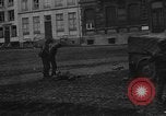 Standbild American 30 Infanterie Division setzt Verteidigung in Holz Stavelot Belgien, 1944, aus Sekunde 33 historischem Filmmaterial Videoclip 65675044524