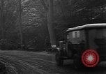 Standbild American 30 Infanterie Division setzt Verteidigung in Wald in der Nähe von Malmedy Malmedy Belgien, 1944, aus Sekunde 4 historischem Filmmaterial Videoclip 65675044525