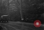 Standbild American 30 Infanterie Division setzt Verteidigung in Wald in der Nähe von Malmedy Malmedy Belgien, 1944, aus Sekunde 6 historischem Filmmaterial Videoclip 65675044525