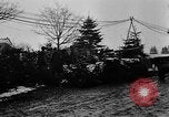 Standbild American 30 Infanterie Division setzt Verteidigung in Wald in der Nähe von Malmedy Malmedy Belgien, 1944, aus Sekunde 28 historischem Filmmaterial Videoclip 65675044525