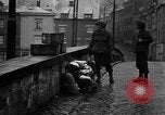 Standbild American 30 Infanterie Division setzt Verteidigung in Wald in der Nähe von Malmedy Malmedy Belgien, 1944, aus Sekunde 40 historischem Filmmaterial Videoclip 65675044525