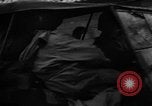 Standbild American 30 Infanterie Division setzt Verteidigung in Wald in der Nähe von Malmedy Malmedy Belgien, 1944, aus Sekunde 61 historischem Filmmaterial Videoclip 65675044525