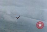 Standbild P-51 England, 1945, aus Sekunde 17 historischem Filmmaterial Videoclip 65675044535