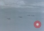 Standbild P-51 England, 1945, aus Sekunde 61 historischem Filmmaterial Videoclip 65675044535