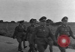 Standbild deutschen Kapitulation Beaugency Frankreich, 1944, aus Sekunde 19 historischem Filmmaterial Videoclip 65675044538