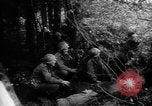 Image Soldats DE l'armée AMÉRICAINE à la périphérie d'Aix-la-Chapelle en Allemagne Aix-la-Chapelle en Allemagne, 1944, de la seconde 16 séquences d'archives historiques vidéo 65675044560