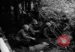 Image Soldats DE l'armée AMÉRICAINE à la périphérie d'Aix-la-Chapelle en Allemagne Aix-la-Chapelle en Allemagne, 1944, de la seconde 17 séquences d'archives historiques vidéo 65675044560