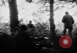 Image Soldats DE l'armée AMÉRICAINE à la périphérie d'Aix-la-Chapelle en Allemagne Aix-la-Chapelle en Allemagne, 1944, de la seconde 40 séquences d'archives historiques vidéo 65675044560