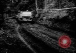 Image Des soldats américains chargent des camions Aix-la-Chapelle en Allemagne, 1944, de la seconde 3 séquences d'archives historiques vidéo 65675044562