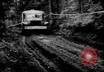 Image Des soldats américains chargent des camions Aix-la-Chapelle en Allemagne, 1944, de la seconde 15 séquences d'archives historiques vidéo 65675044562