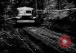 Image Des soldats américains chargent des camions Aix-la-Chapelle en Allemagne, 1944, de la seconde 16 séquences d'archives historiques vidéo 65675044562