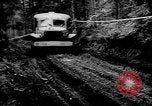 Image Des soldats américains chargent des camions Aix-la-Chapelle en Allemagne, 1944, de la seconde 17 séquences d'archives historiques vidéo 65675044562