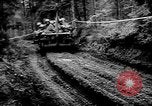 Image Des soldats américains chargent des camions Aix-la-Chapelle en Allemagne, 1944, de la seconde 27 séquences d'archives historiques vidéo 65675044562